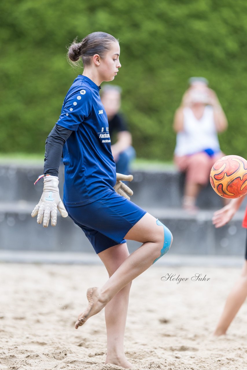 Bild 92 - wBJ/wCJ Beachsoccer Cup